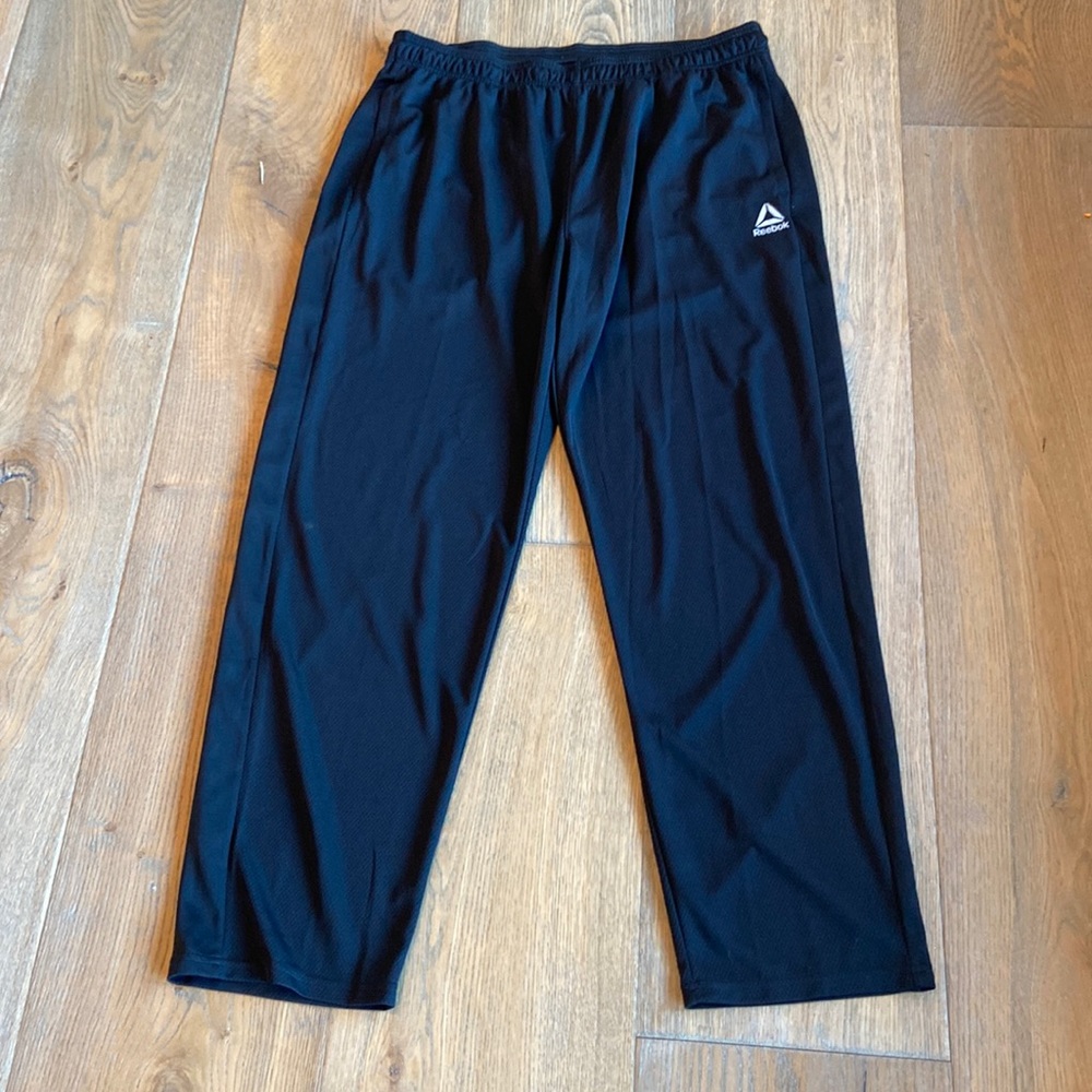 Excellent condition Reebok black athletic pants size Xl
